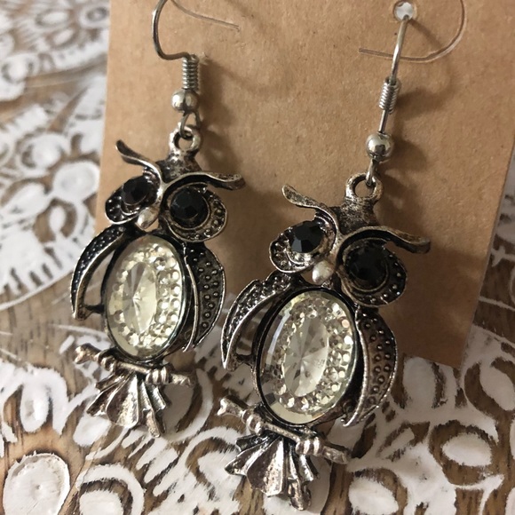 🆕NWT Silver Dangle Owl Cute Statement Earrings - Picture 5 of 7